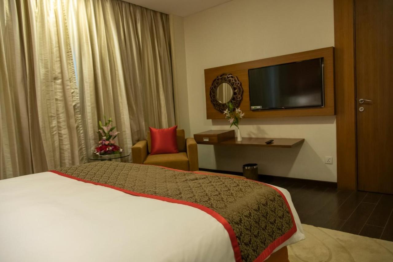 Ramada Plaza By Wyndham Pune Hinjewadi Dāpuri Eksteriør billede